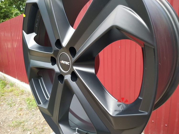 AUTEC Xenos Schwarz matt